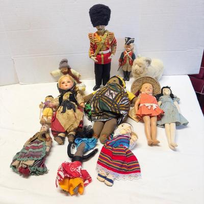 U1252 Vintage Assorted Souvenir Doll Collection