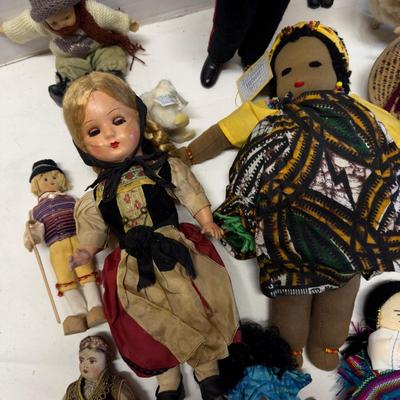 U1252 Vintage Assorted Souvenir Doll Collection