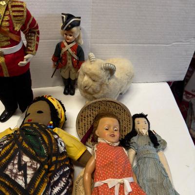 U1252 Vintage Assorted Souvenir Doll Collection
