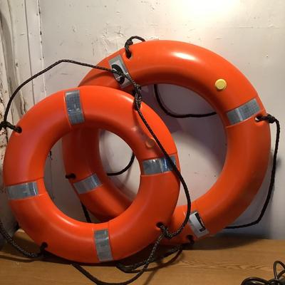 W1372 Mustang Survival Life Rings