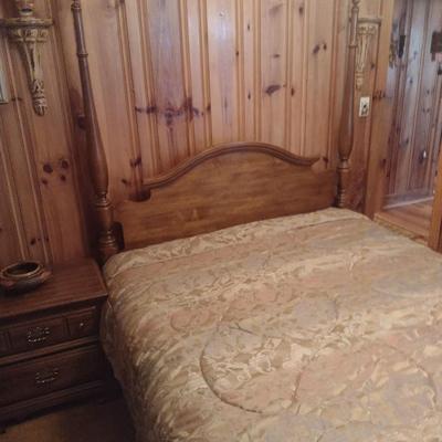 Vintage Sumter Furniture Full Size Four Poster Bed with Mattress Set