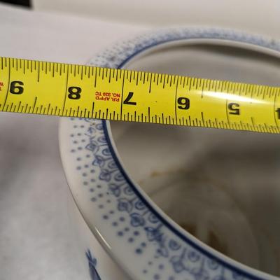 Set of Four Matching Graduated Size Blue and White Ceramic Pots