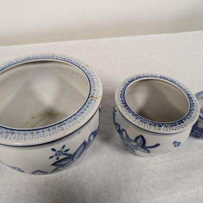 Set of Four Matching Graduated Size Blue and White Ceramic Pots