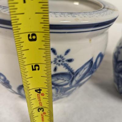 Set of Four Matching Graduated Size Blue and White Ceramic Pots