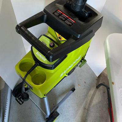 SunJoe Chipper Shredder w/ Safety Bar & Cover