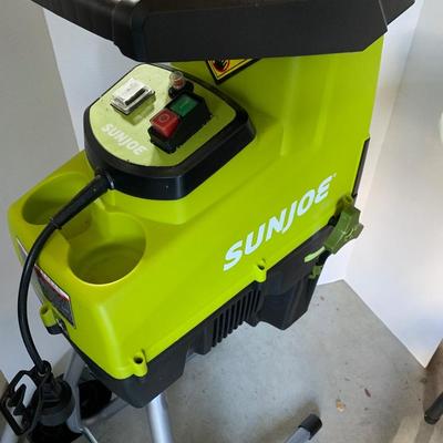 SunJoe Chipper Shredder w/ Safety Bar & Cover