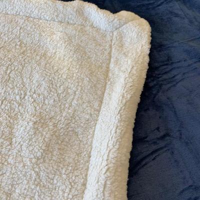 Warm Soft Fleece Furry Throws Blankets Lot DKNY Sleep Number Cervantes Lana Sherpa