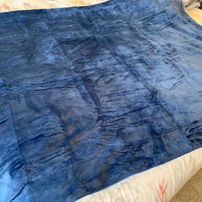 Warm Soft Fleece Furry Throws Blankets Lot DKNY Sleep Number Cervantes Lana Sherpa