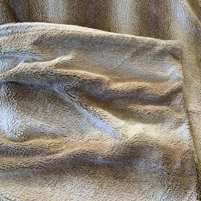 Warm Soft Fleece Furry Throws Blankets Lot DKNY Sleep Number Cervantes Lana Sherpa