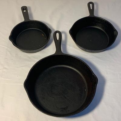 Cast Iron Skillets & Corn Molds by Crofton, Universal, & More (K-HS)