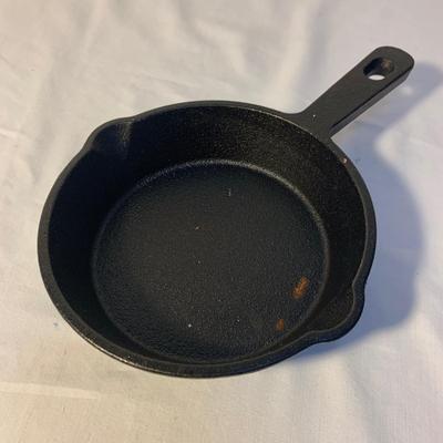 Cast Iron Skillets & Corn Molds by Crofton, Universal, & More (K-HS)