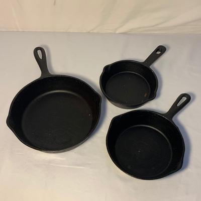 Cast Iron Skillets & Corn Molds by Crofton, Universal, & More (K-HS)