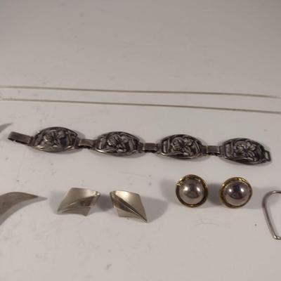 Collection of Sterling Silver Jewelry (#21)