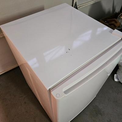 Sears Kenmore 5.0 CU FT Freezer (G-JS)