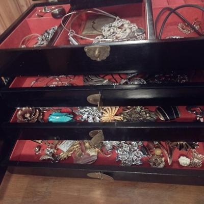 Vintage Black Lacquer Jewelry Chest (No Contents)