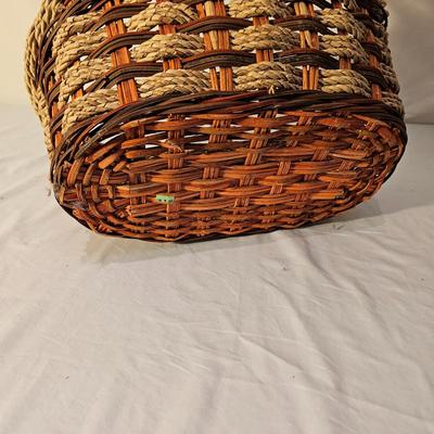 Collection of Baskets (B-JS)