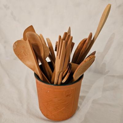 Chip and Dip Plates, a Wooden Bowl and Utinsels, and. Terracotta Container (K-DW)