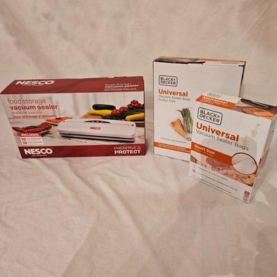 Nesco Vacuum Sealer and Vacuum Bags (K-DW)