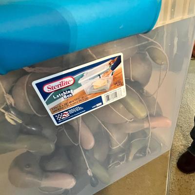 Tub of rubber/ plastic duck decoys