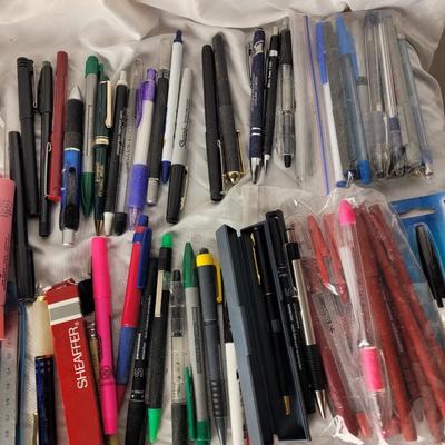 Lot of commemorative pens, advertising pens, red pens, sharpies, dry erase markerss