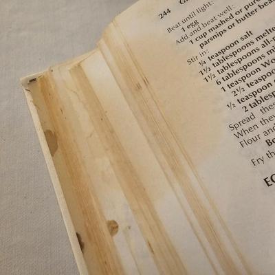 Kitchen Cookbooks & More Fun Kitchen Accessories (K-JS)