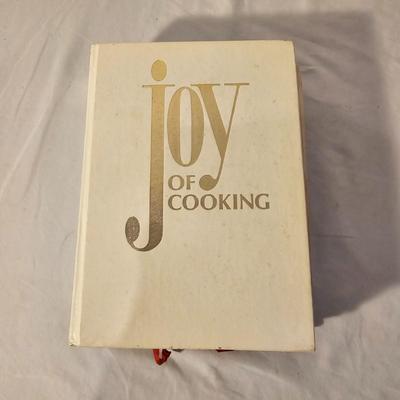 Kitchen Cookbooks & More Fun Kitchen Accessories (K-JS)