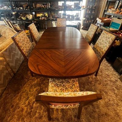 Mid Century Lane Dinning Room Table and Chairs