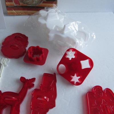 Lot of Vintage Plastic Cookie Cutters and Cookie Treat Bags