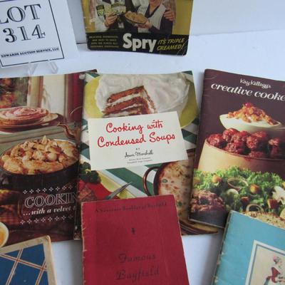 Lot of Vintage Small Cook Books, Famous Bayfield Recipies, Baker's Chocolate 1932