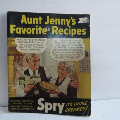 Lot of Vintage Small Cook Books, Famous Bayfield Recipies, Baker's Chocolate 1932