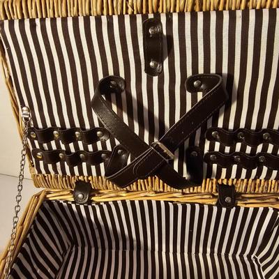 Grill Tools & Picnic Basket (K-JS)