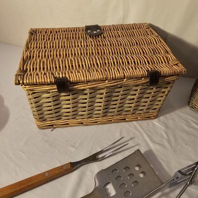 Grill Tools & Picnic Basket (K-JS)