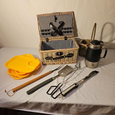 Grill Tools & Picnic Basket (K-JS)