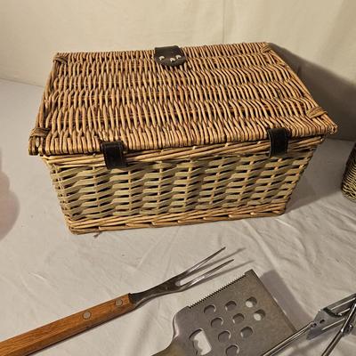 Grill Tools & Picnic Basket (K-JS)