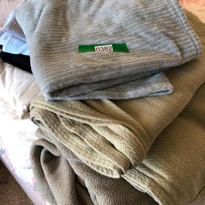 Throw Blankets / Shavel Electric Blanket / Bath Towels