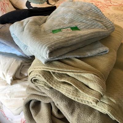 Throw Blankets / Shavel Electric Blanket / Bath Towels