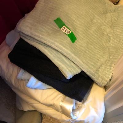 Throw Blankets / Shavel Electric Blanket / Bath Towels