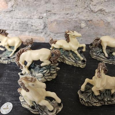 7 vintage resin horses