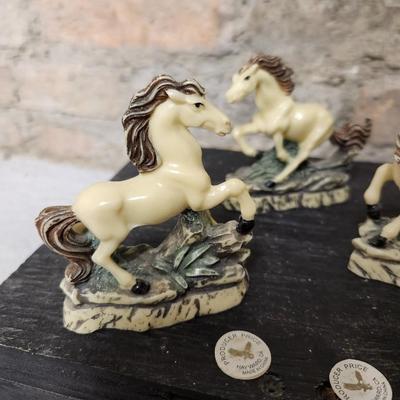 7 vintage resin horses
