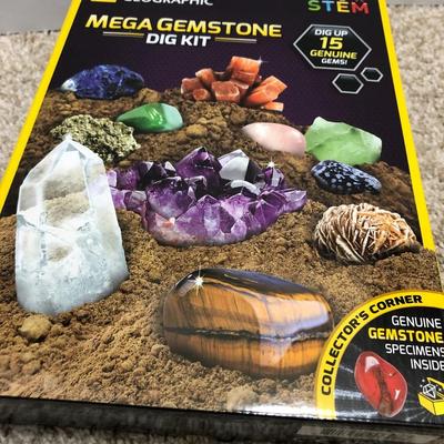 National Geographic Crystal & Gemstone Kits ***new in box