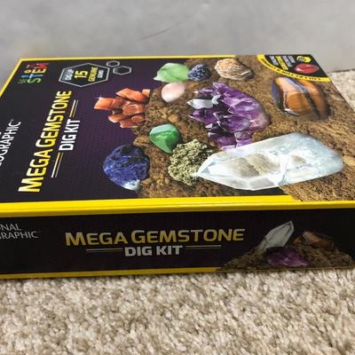 National Geographic Crystal & Gemstone Kits ***new in box