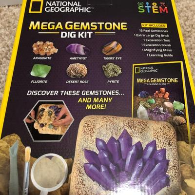 National Geographic Crystal & Gemstone Kits ***new in box