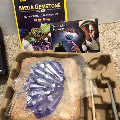 National Geographic Crystal & Gemstone Kits ***new in box