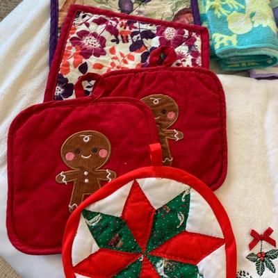 Hand Towels & Pot Holders Lot