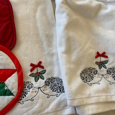 Hand Towels & Pot Holders Lot
