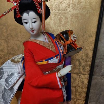 Big Geisha doll in case