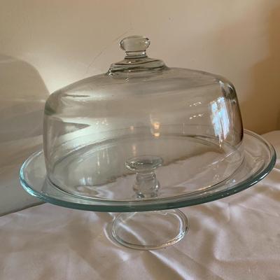 Glass cake dish with dome lid