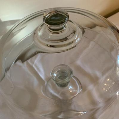 Glass cake dish with dome lid