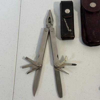 LEATHERMAN MULTI-TOOL AND UNCLE HENRY SCHRADE FOLDING KNIFE