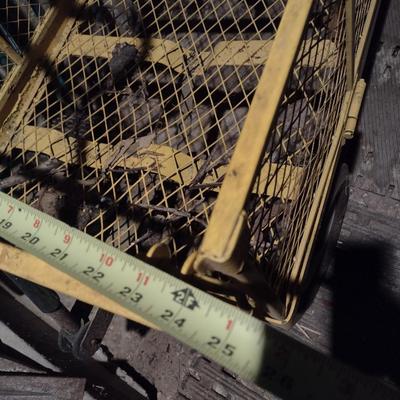 Metal Garden Pull Cart with Pnuematic Tires